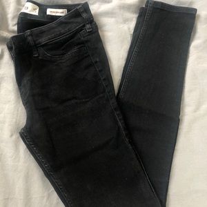 Low rise super skinny Hollister jeans-size 5